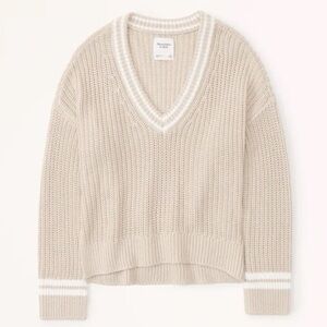 Abercrombie & Fitch Beige Cream Varsity V-Neck Sweater Split Hem Size XS